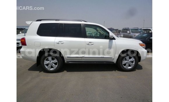 Nunua Imported Toyota Land Cruiser Nyeupe Gari ndani ya Import - Dubai nchini Arusha Nunua Imported Toyota Land Cruiser Nyeupe Gari ndani ya Import - Dubai nchini Arusha