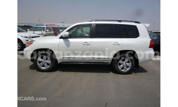 Nunua Imported Toyota Land Cruiser Nyeupe Gari ndani ya Import - Dubai nchini Arusha Nunua Imported Toyota Land Cruiser Nyeupe Gari ndani ya Import - Dubai nchini Arusha
