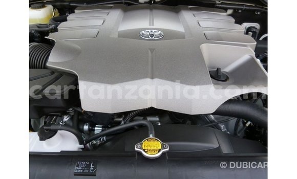 Nunua Imported Toyota Land Cruiser Nyeupe Gari ndani ya Import - Dubai nchini Arusha Nunua Imported Toyota Land Cruiser Nyeupe Gari ndani ya Import - Dubai nchini Arusha
