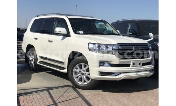 Nunua Imported Toyota Land Cruiser Nyeupe Gari ndani ya Import - Dubai nchini Arusha Nunua Imported Toyota Land Cruiser Nyeupe Gari ndani ya Import - Dubai nchini Arusha