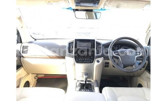 Nunua Imported Toyota Land Cruiser Nyeupe Gari ndani ya Import - Dubai nchini Arusha Nunua Imported Toyota Land Cruiser Nyeupe Gari ndani ya Import - Dubai nchini Arusha