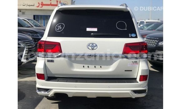Nunua Imported Toyota Land Cruiser Nyeupe Gari ndani ya Import - Dubai nchini Arusha Nunua Imported Toyota Land Cruiser Nyeupe Gari ndani ya Import - Dubai nchini Arusha