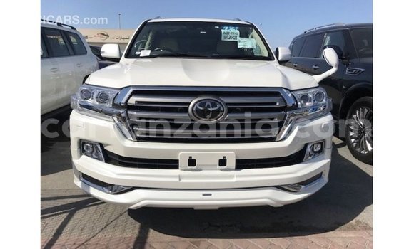Nunua Imported Toyota Land Cruiser Nyeupe Gari ndani ya Import - Dubai nchini Arusha Nunua Imported Toyota Land Cruiser Nyeupe Gari ndani ya Import - Dubai nchini Arusha