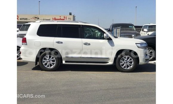 Nunua Imported Toyota Land Cruiser Nyeupe Gari ndani ya Import - Dubai nchini Arusha Nunua Imported Toyota Land Cruiser Nyeupe Gari ndani ya Import - Dubai nchini Arusha