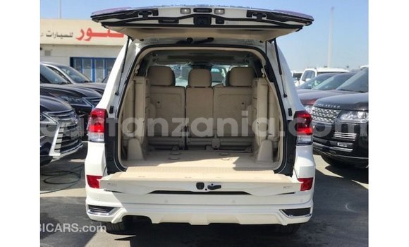 Nunua Imported Toyota Land Cruiser Nyeupe Gari ndani ya Import - Dubai nchini Arusha Nunua Imported Toyota Land Cruiser Nyeupe Gari ndani ya Import - Dubai nchini Arusha