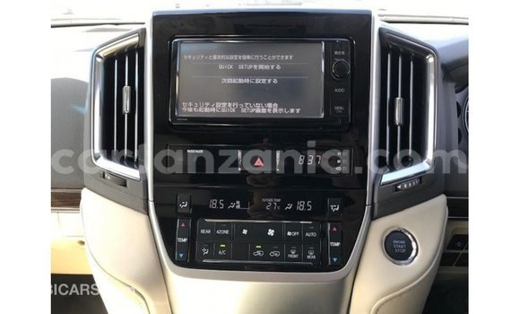 Nunua Imported Toyota Land Cruiser Nyeupe Gari ndani ya Import - Dubai nchini Arusha Nunua Imported Toyota Land Cruiser Nyeupe Gari ndani ya Import - Dubai nchini Arusha