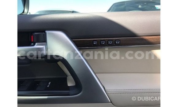 Nunua Imported Toyota Land Cruiser Nyeupe Gari ndani ya Import - Dubai nchini Arusha Nunua Imported Toyota Land Cruiser Nyeupe Gari ndani ya Import - Dubai nchini Arusha