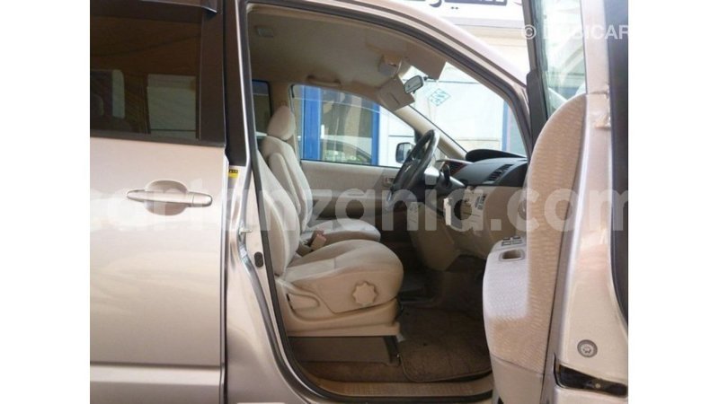 Big with watermark toyota voxy arusha import dubai 8783