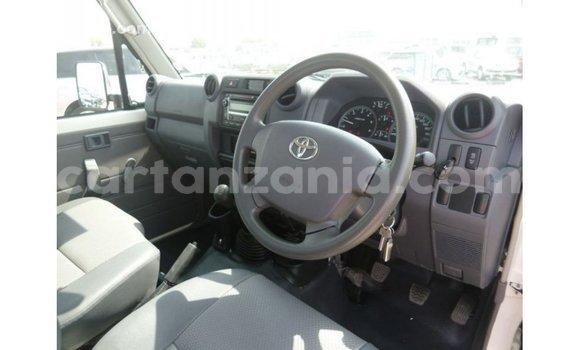 Buy Import Toyota Land Cruiser White Car in Import - Dubai in Arusha Buy Import Toyota Land Cruiser White Car in Import - Dubai in Arusha