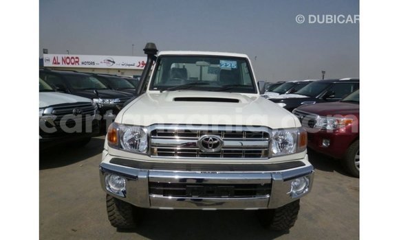Buy Import Toyota Land Cruiser White Car in Import - Dubai in Arusha Buy Import Toyota Land Cruiser White Car in Import - Dubai in Arusha
