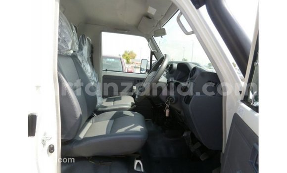 Buy Import Toyota Land Cruiser White Car in Import - Dubai in Arusha Buy Import Toyota Land Cruiser White Car in Import - Dubai in Arusha