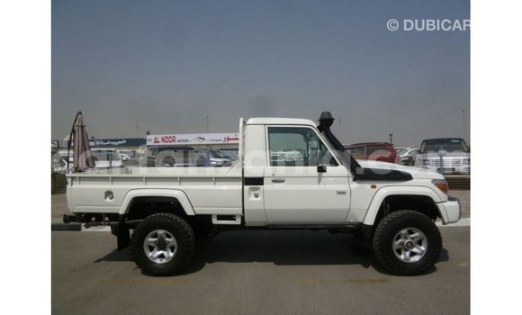 Buy Import Toyota Land Cruiser White Car in Import - Dubai in Arusha Buy Import Toyota Land Cruiser White Car in Import - Dubai in Arusha