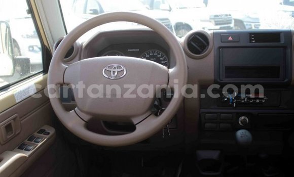 Nunua Imported Toyota Land Cruiser Beige Gari ndani ya Import - Dubai nchini Arusha Nunua Imported Toyota Land Cruiser Beige Gari ndani ya Import - Dubai nchini Arusha