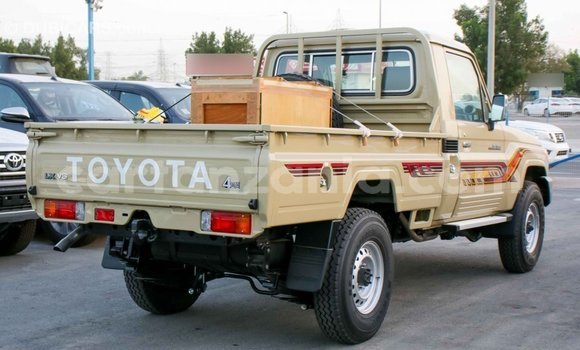 Nunua Imported Toyota Land Cruiser Beige Gari ndani ya Import - Dubai nchini Arusha Nunua Imported Toyota Land Cruiser Beige Gari ndani ya Import - Dubai nchini Arusha