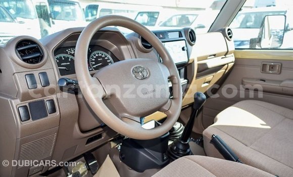 Nunua Imported Toyota Land Cruiser Beige Gari ndani ya Import - Dubai nchini Arusha Nunua Imported Toyota Land Cruiser Beige Gari ndani ya Import - Dubai nchini Arusha