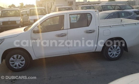 Nunua Imported Toyota Hilux Nyeupe Gari ndani ya Import - Dubai nchini Arusha Nunua Imported Toyota Hilux Nyeupe Gari ndani ya Import - Dubai nchini Arusha