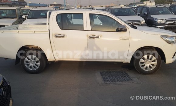 Nunua Imported Toyota Hilux Nyeupe Gari ndani ya Import - Dubai nchini Arusha Nunua Imported Toyota Hilux Nyeupe Gari ndani ya Import - Dubai nchini Arusha