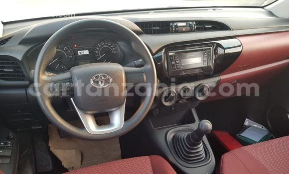 Nunua Imported Toyota Hilux Nyeupe Gari ndani ya Import - Dubai nchini Arusha Nunua Imported Toyota Hilux Nyeupe Gari ndani ya Import - Dubai nchini Arusha