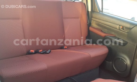 Nunua Imported Toyota Hilux Nyeupe Gari ndani ya Import - Dubai nchini Arusha Nunua Imported Toyota Hilux Nyeupe Gari ndani ya Import - Dubai nchini Arusha