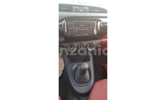 Nunua Imported Toyota Hilux Nyeupe Gari ndani ya Import - Dubai nchini Arusha Nunua Imported Toyota Hilux Nyeupe Gari ndani ya Import - Dubai nchini Arusha