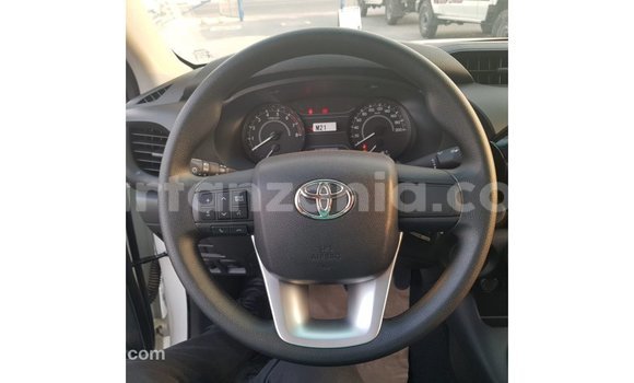 Nunua Imported Toyota Hilux Nyeupe Gari ndani ya Import - Dubai nchini Arusha Nunua Imported Toyota Hilux Nyeupe Gari ndani ya Import - Dubai nchini Arusha