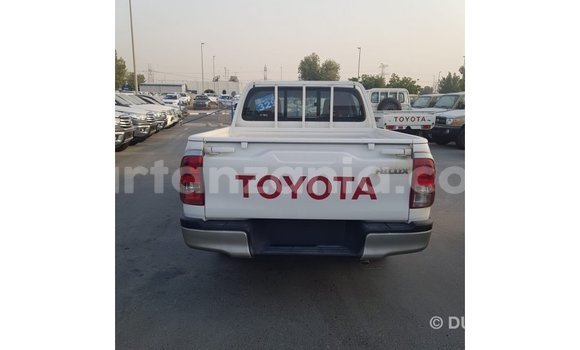 Nunua Imported Toyota Hilux Nyeupe Gari ndani ya Import - Dubai nchini Arusha Nunua Imported Toyota Hilux Nyeupe Gari ndani ya Import - Dubai nchini Arusha