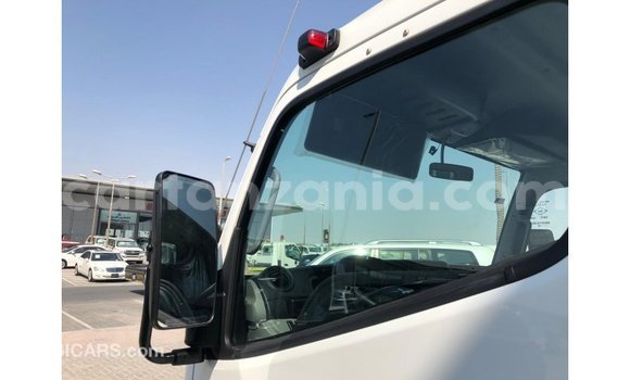 Buy Import Mitsubishi Carisma White Car in Import - Dubai in Arusha Buy Import Mitsubishi Carisma White Car in Import - Dubai in Arusha