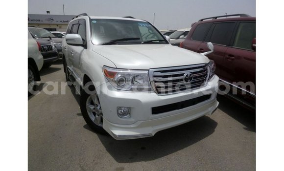 Nunua Imported Toyota Land Cruiser Nyeupe Gari ndani ya Import - Dubai nchini Arusha Nunua Imported Toyota Land Cruiser Nyeupe Gari ndani ya Import - Dubai nchini Arusha