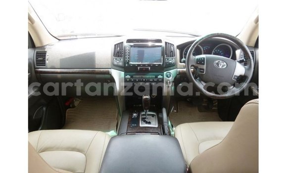 Nunua Imported Toyota Land Cruiser Nyeupe Gari ndani ya Import - Dubai nchini Arusha Nunua Imported Toyota Land Cruiser Nyeupe Gari ndani ya Import - Dubai nchini Arusha