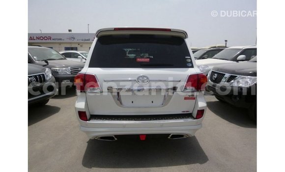 Nunua Imported Toyota Land Cruiser Nyeupe Gari ndani ya Import - Dubai nchini Arusha Nunua Imported Toyota Land Cruiser Nyeupe Gari ndani ya Import - Dubai nchini Arusha