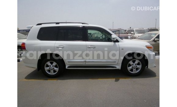 Nunua Imported Toyota Land Cruiser Nyeupe Gari ndani ya Import - Dubai nchini Arusha Nunua Imported Toyota Land Cruiser Nyeupe Gari ndani ya Import - Dubai nchini Arusha