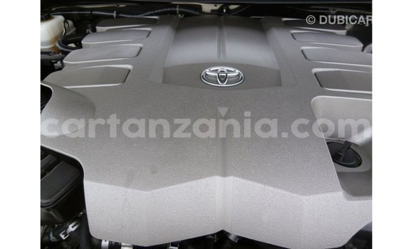 Nunua Imported Toyota Land Cruiser Nyeupe Gari ndani ya Import - Dubai nchini Arusha Nunua Imported Toyota Land Cruiser Nyeupe Gari ndani ya Import - Dubai nchini Arusha
