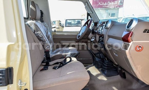 Nunua Imported Toyota Land Cruiser Beige Gari ndani ya Import - Dubai nchini Arusha Nunua Imported Toyota Land Cruiser Beige Gari ndani ya Import - Dubai nchini Arusha