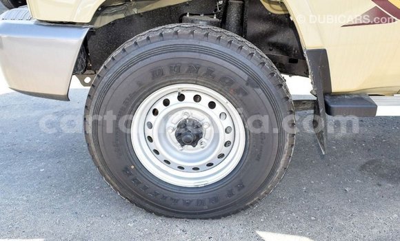 Nunua Imported Toyota Land Cruiser Beige Gari ndani ya Import - Dubai nchini Arusha Nunua Imported Toyota Land Cruiser Beige Gari ndani ya Import - Dubai nchini Arusha