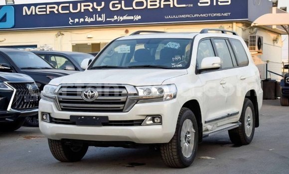 Nunua Imported Toyota Land Cruiser Nyeupe Gari ndani ya Import - Dubai nchini Arusha Nunua Imported Toyota Land Cruiser Nyeupe Gari ndani ya Import - Dubai nchini Arusha