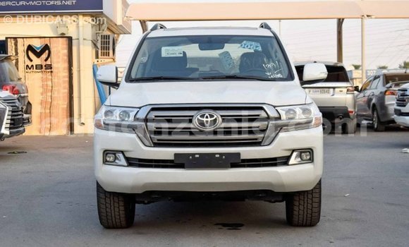 Nunua Imported Toyota Land Cruiser Nyeupe Gari ndani ya Import - Dubai nchini Arusha Nunua Imported Toyota Land Cruiser Nyeupe Gari ndani ya Import - Dubai nchini Arusha