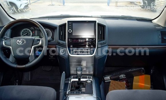 Nunua Imported Toyota Land Cruiser Nyeupe Gari ndani ya Import - Dubai nchini Arusha Nunua Imported Toyota Land Cruiser Nyeupe Gari ndani ya Import - Dubai nchini Arusha