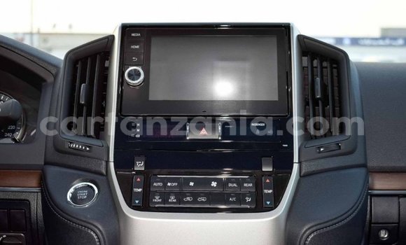 Nunua Imported Toyota Land Cruiser Nyeupe Gari ndani ya Import - Dubai nchini Arusha Nunua Imported Toyota Land Cruiser Nyeupe Gari ndani ya Import - Dubai nchini Arusha