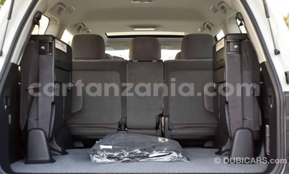 Nunua Imported Toyota Land Cruiser Nyeupe Gari ndani ya Import - Dubai nchini Arusha Nunua Imported Toyota Land Cruiser Nyeupe Gari ndani ya Import - Dubai nchini Arusha