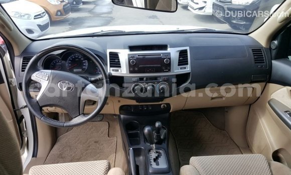 Nunua Imported Toyota Fortuner Nyeupe Gari ndani ya Import - Dubai nchini Arusha Nunua Imported Toyota Fortuner Nyeupe Gari ndani ya Import - Dubai nchini Arusha