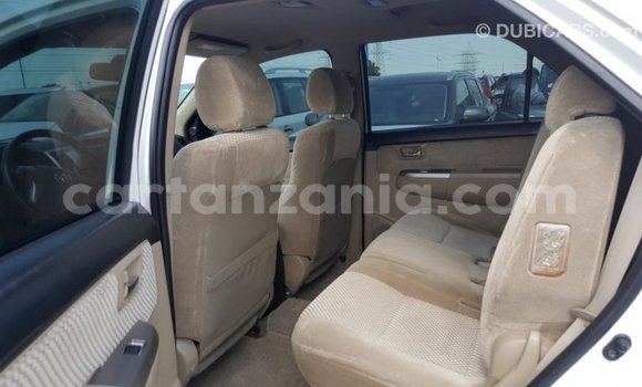 Nunua Imported Toyota Fortuner Nyeupe Gari ndani ya Import - Dubai nchini Arusha Nunua Imported Toyota Fortuner Nyeupe Gari ndani ya Import - Dubai nchini Arusha