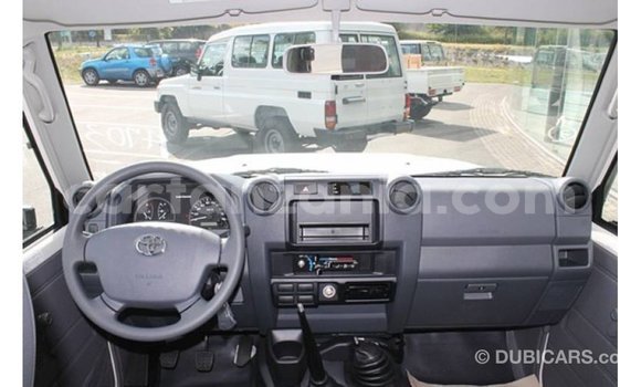 Nunua Imported Toyota Land Cruiser Nyeupe Gari ndani ya Import - Dubai nchini Arusha Nunua Imported Toyota Land Cruiser Nyeupe Gari ndani ya Import - Dubai nchini Arusha