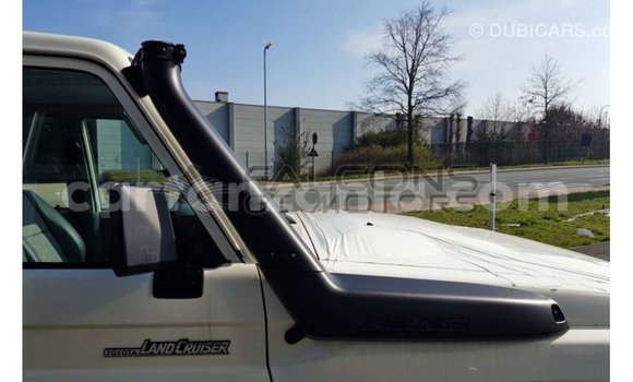 Buy Import Toyota Land Cruiser White Car in Import - Dubai in Arusha Buy Import Toyota Land Cruiser White Car in Import - Dubai in Arusha