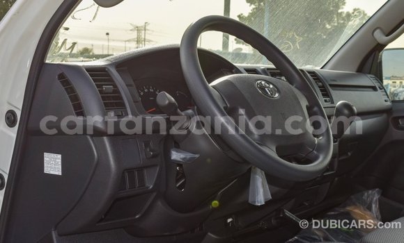 Buy Import Toyota Hiace White Car in Import - Dubai in Arusha Buy Import Toyota Hiace White Car in Import - Dubai in Arusha