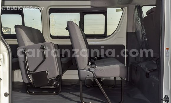 Buy Import Toyota Hiace White Car in Import - Dubai in Arusha Buy Import Toyota Hiace White Car in Import - Dubai in Arusha