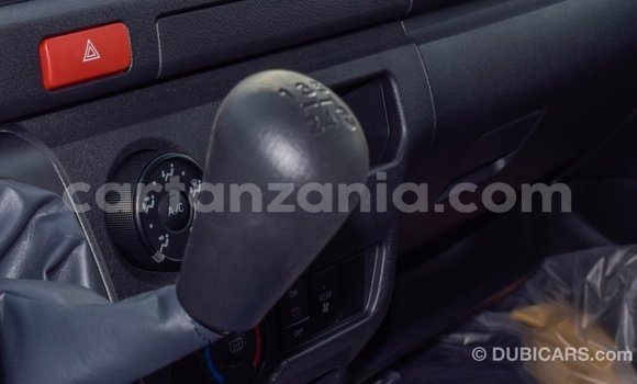 Buy Import Toyota Hiace White Car in Import - Dubai in Arusha Buy Import Toyota Hiace White Car in Import - Dubai in Arusha