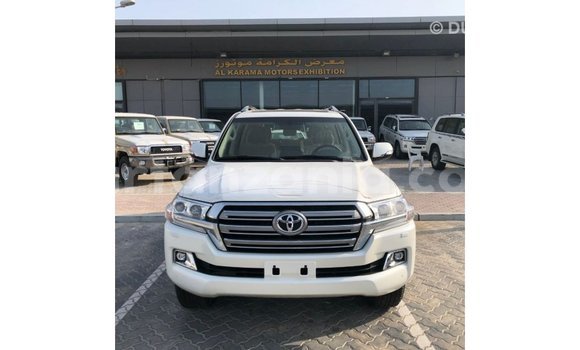 Nunua Imported Toyota Land Cruiser Nyeupe Gari ndani ya Import - Dubai nchini Arusha Nunua Imported Toyota Land Cruiser Nyeupe Gari ndani ya Import - Dubai nchini Arusha