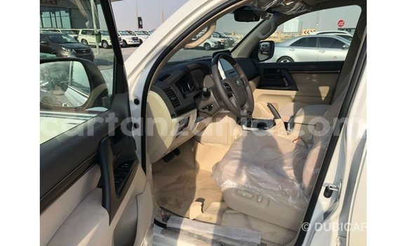 Nunua Imported Toyota Land Cruiser Nyeupe Gari ndani ya Import - Dubai nchini Arusha Nunua Imported Toyota Land Cruiser Nyeupe Gari ndani ya Import - Dubai nchini Arusha