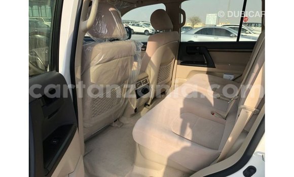 Nunua Imported Toyota Land Cruiser Nyeupe Gari ndani ya Import - Dubai nchini Arusha Nunua Imported Toyota Land Cruiser Nyeupe Gari ndani ya Import - Dubai nchini Arusha