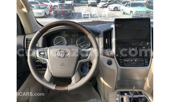Nunua Imported Toyota Land Cruiser Nyeupe Gari ndani ya Import - Dubai nchini Arusha Nunua Imported Toyota Land Cruiser Nyeupe Gari ndani ya Import - Dubai nchini Arusha